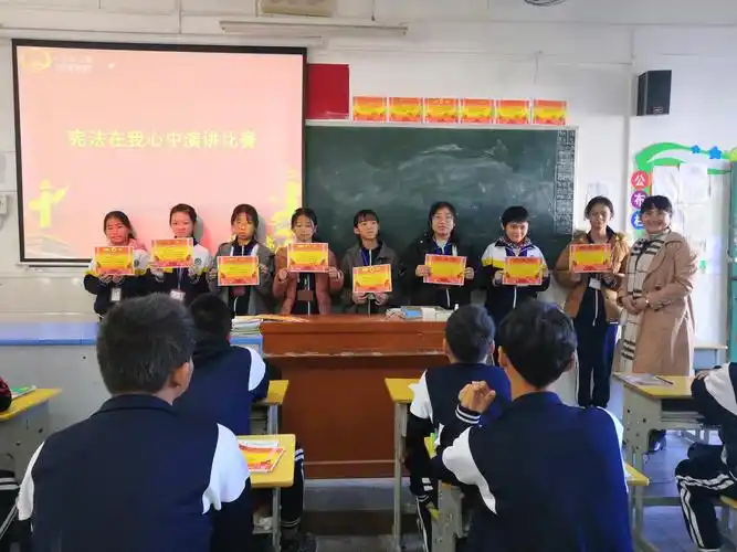 汤坑中学七年16班"宪法在我心中"演讲比赛