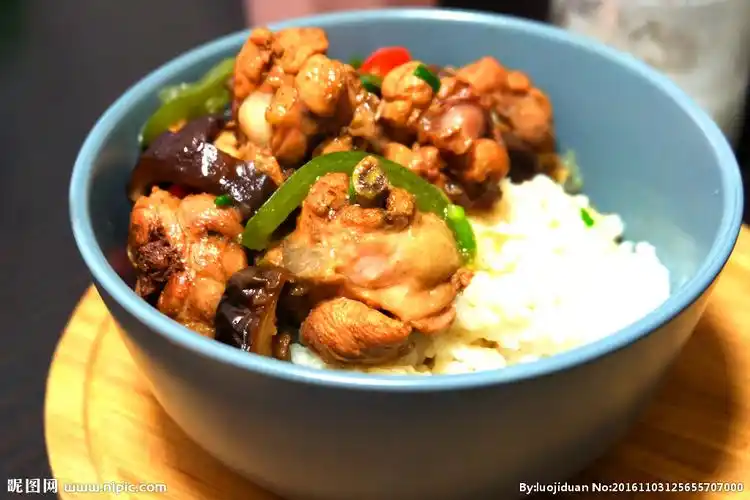 辣炒鸡块盖饭图片