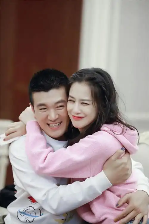 期待的明星婚礼要来了,杨丞琳要穿西装,杜淳老婆的婚纱要做一年|郑恺