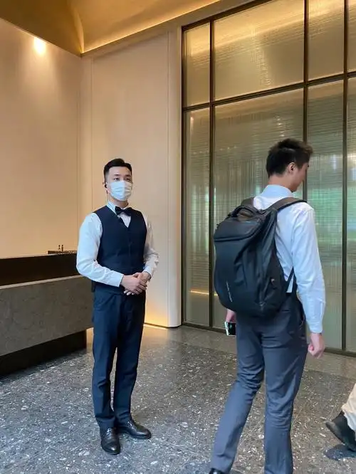 市调更新售楼处男客服的优势