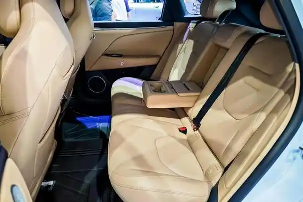 运动感更强车内环保标准更高广州车展实拍极狐阿尔法t5