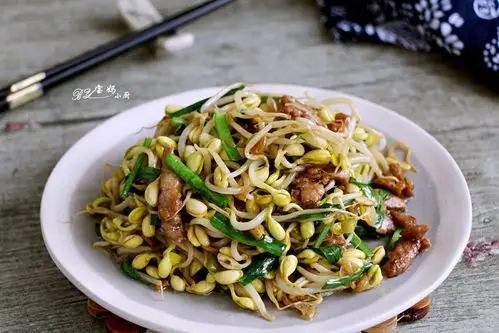【黄豆芽炒肉】