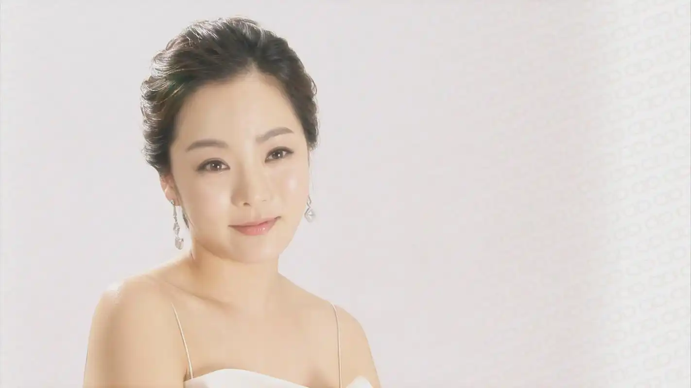 韩国甜姐蔡琳化妆品代言广告电脑壁纸