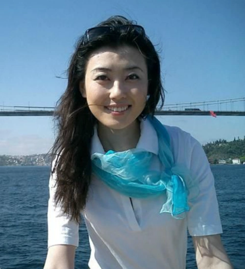 有北方豪爽和南方文雅为一体的央视女主持人李红清新儒雅睿智