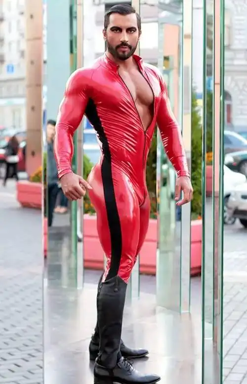 难道俄罗斯肌肉男是男扮女装的肌肉芭比这也太恐怖了吧