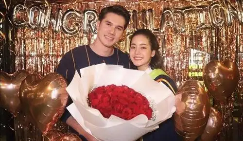 高颜值情侣泰星mik与女友bow花式撒糖,贝拉和威哥再次被催婚