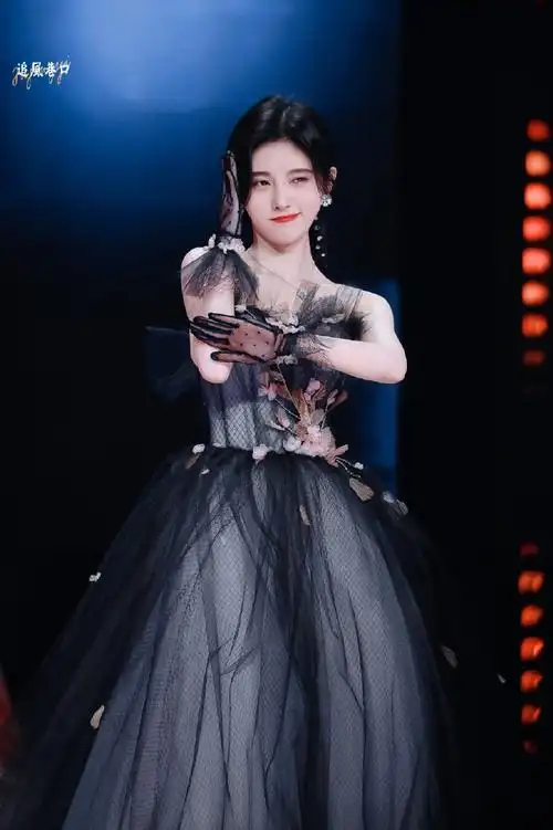 鞠婧祎浅黑复古纱裙# 发光的婧祎致以. 来自·小火锅· - 微博