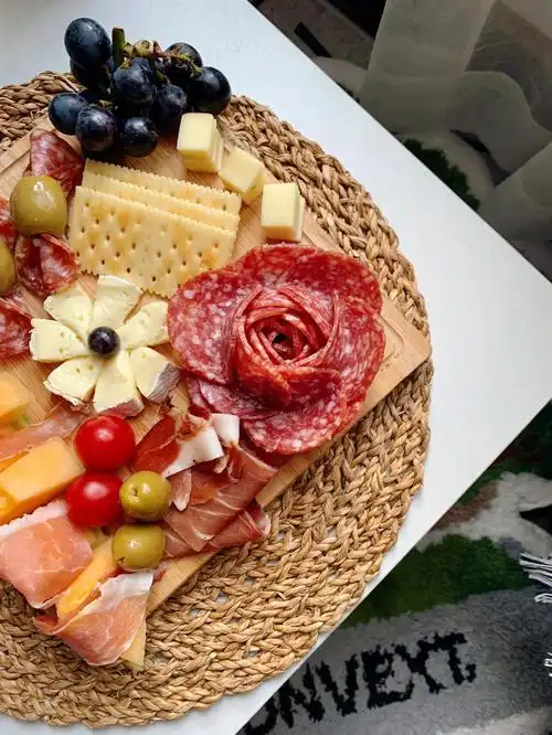 06在家自制芝士火腿拼盘仿佛在度假73
