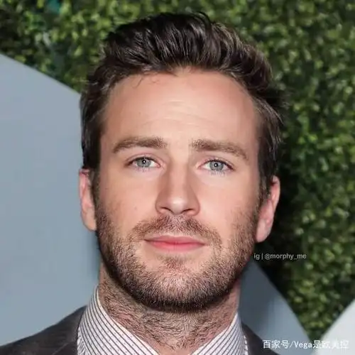 两位欧美男神的长相融合到一张脸上,果然再怎么看都是帅的!