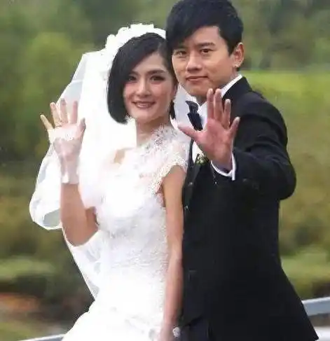 主持人问谢娜:你和张杰结婚,何炅送700万,赵本山送600万_感情_时候