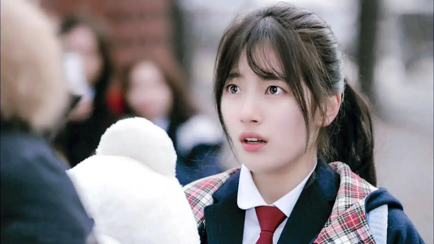 韩剧《任意依恋》校服剧照图片桌面壁纸