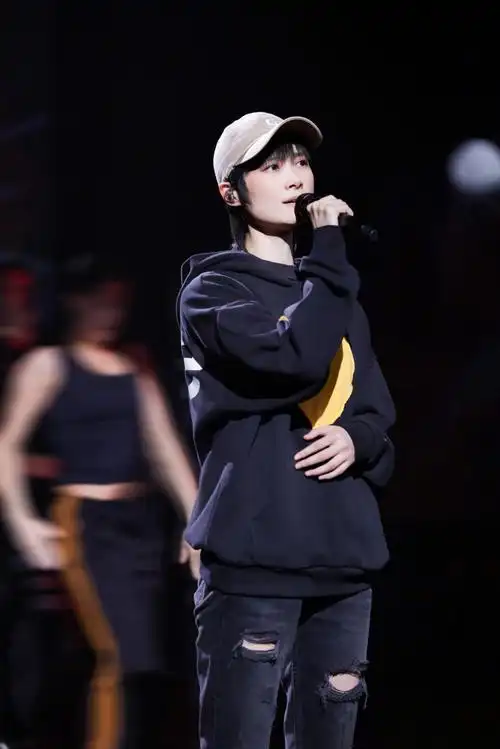 李宇春疯狂工作室