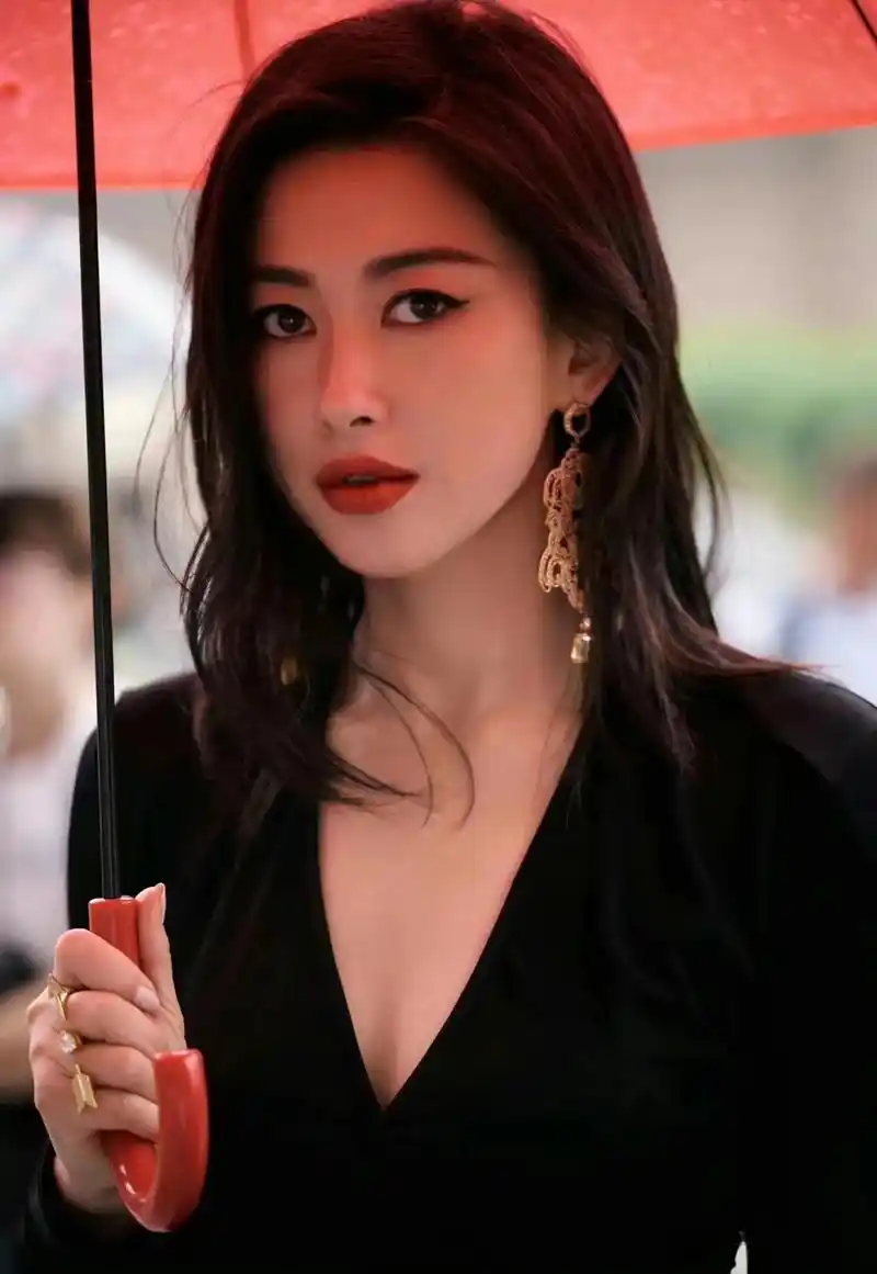 朱珠 "爱与勇气都是不可再生资源" #朱珠就是爽文女 - 抖音