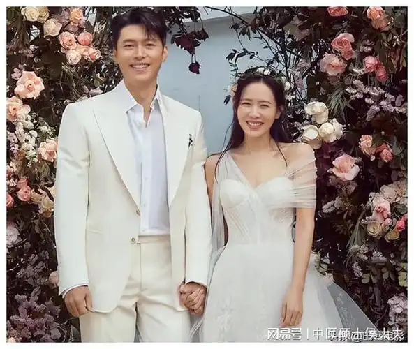 看她们和其他人的合照就知道了|韩佳人|宋慧乔|金泰希|素颜照|女明星