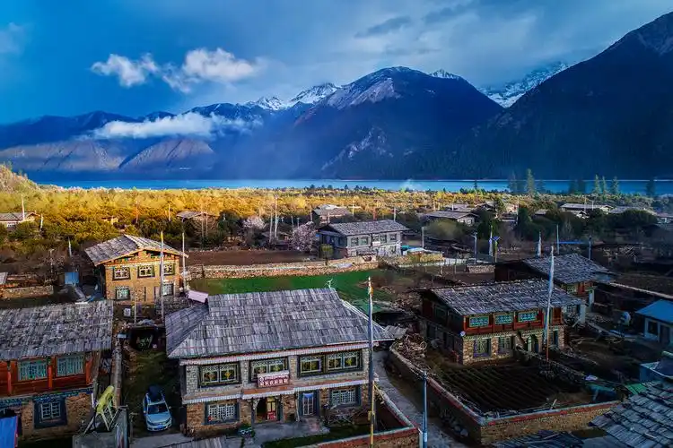 2019年4月拍摄于西藏工布江达县巴松措结巴村