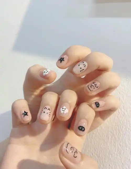 简笔画画指甲上也太可爱了吧,越觉得越好看#简笔画美甲 #简约干净美甲