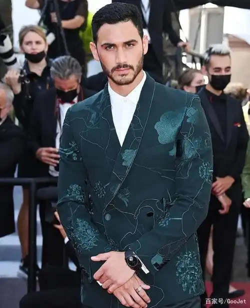 26岁新生代墨西哥演员亚历杭德罗·斯皮策,身高185cm,前途无量