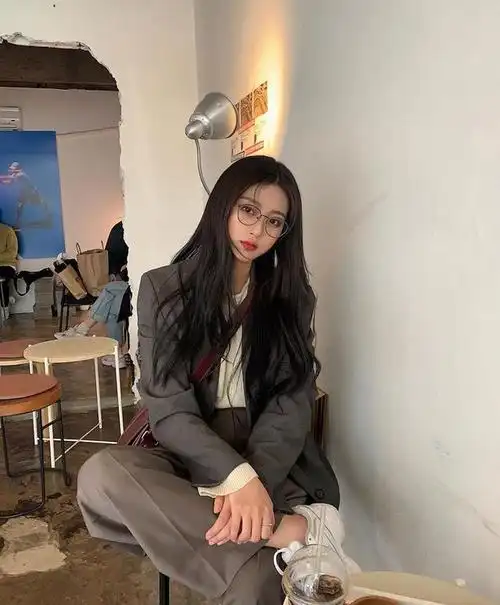 二十岁的女孩子超级适合经典韩式风格,温柔气质休闲时尚!