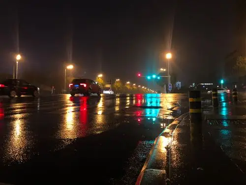 夜晚的马路
