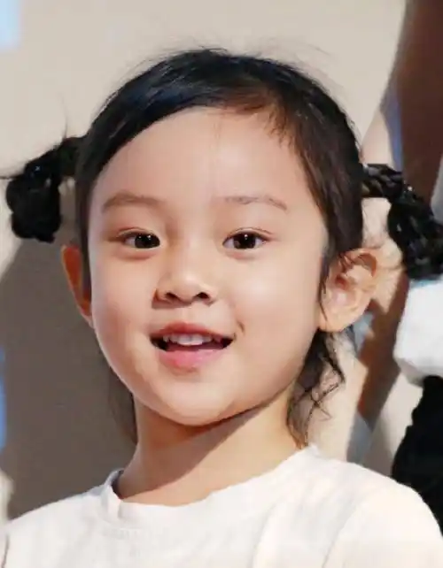 原创贾云馨成功摘掉假小子标签长得越来越像李小璐美得不敢认