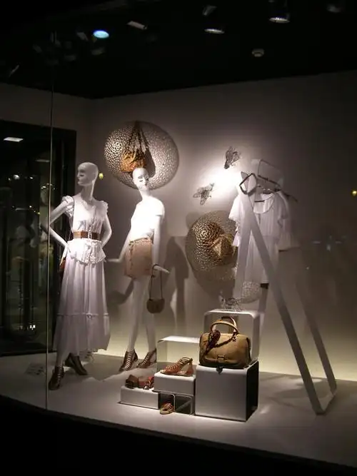 橱窗设计陈列设计展台设计柜面设计大全闻瑞服装培训发布