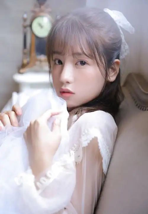 极品乖乖女诱人蕾丝美女性感写真