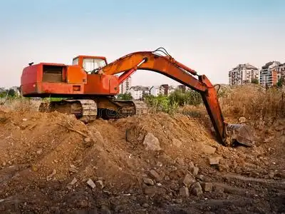 挖掘机挖土图片