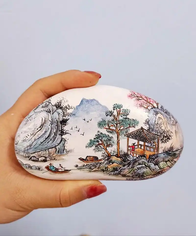 山水画鹅卵石画 无聊画个画吧,石头已经做封层处理了,像猪腰子一样的