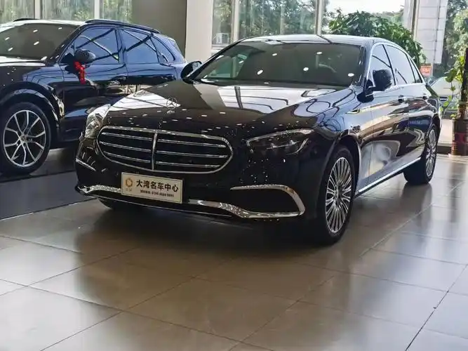 展厅新款奔驰e300到店 价格好提车快_太平洋汽车