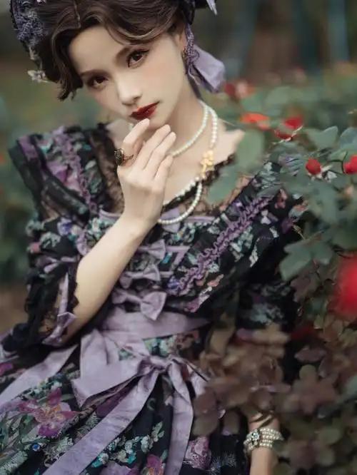 亲爱的伯爵夫人我该如何亲吻你的耳畔