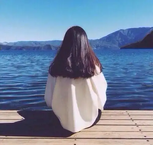 女生头像图片小清新背影海边