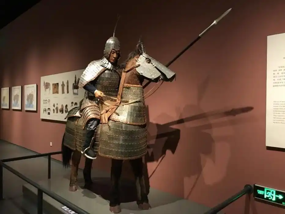 此后,程咬金手执马槊突围救人的事迹就成了一段传奇,在瓦岗军中流传.