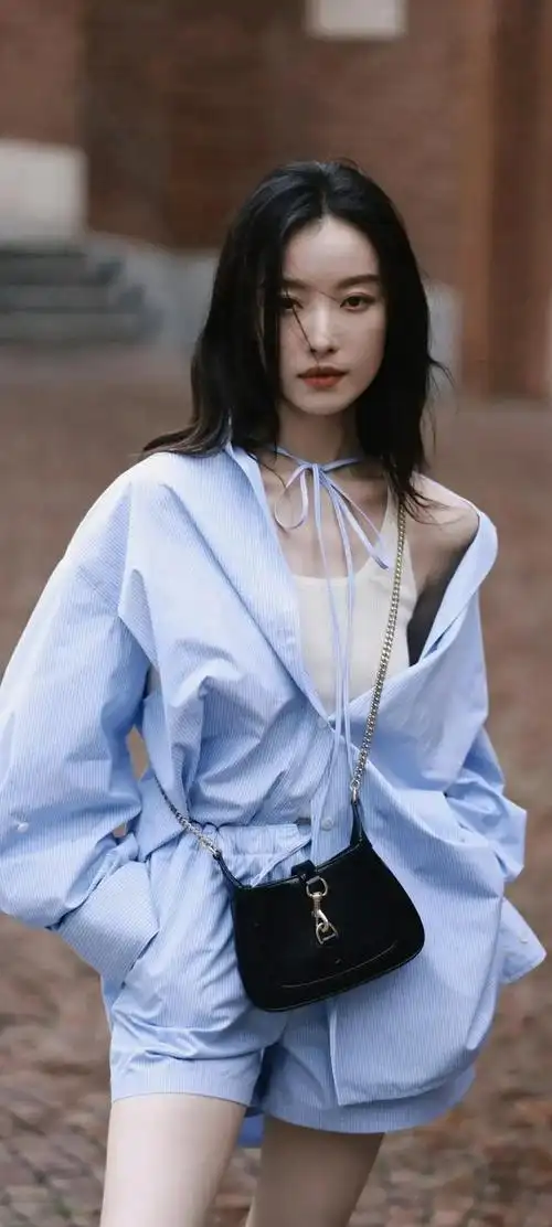 美女系列壁纸第208期-倪妮,这位才华横溢的演员,以其独特的魅力和出色