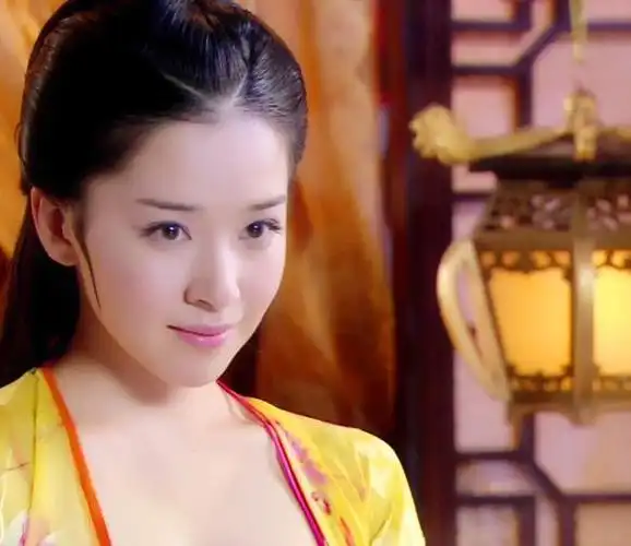 阚清子第一次被观众注意到,是2011年在电视剧《新还珠格格》中饰演了