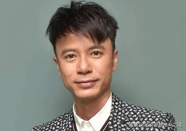 54岁歌王李克勤被富商灌酒,面对媒体表示:我不出来挣钱怎么办?