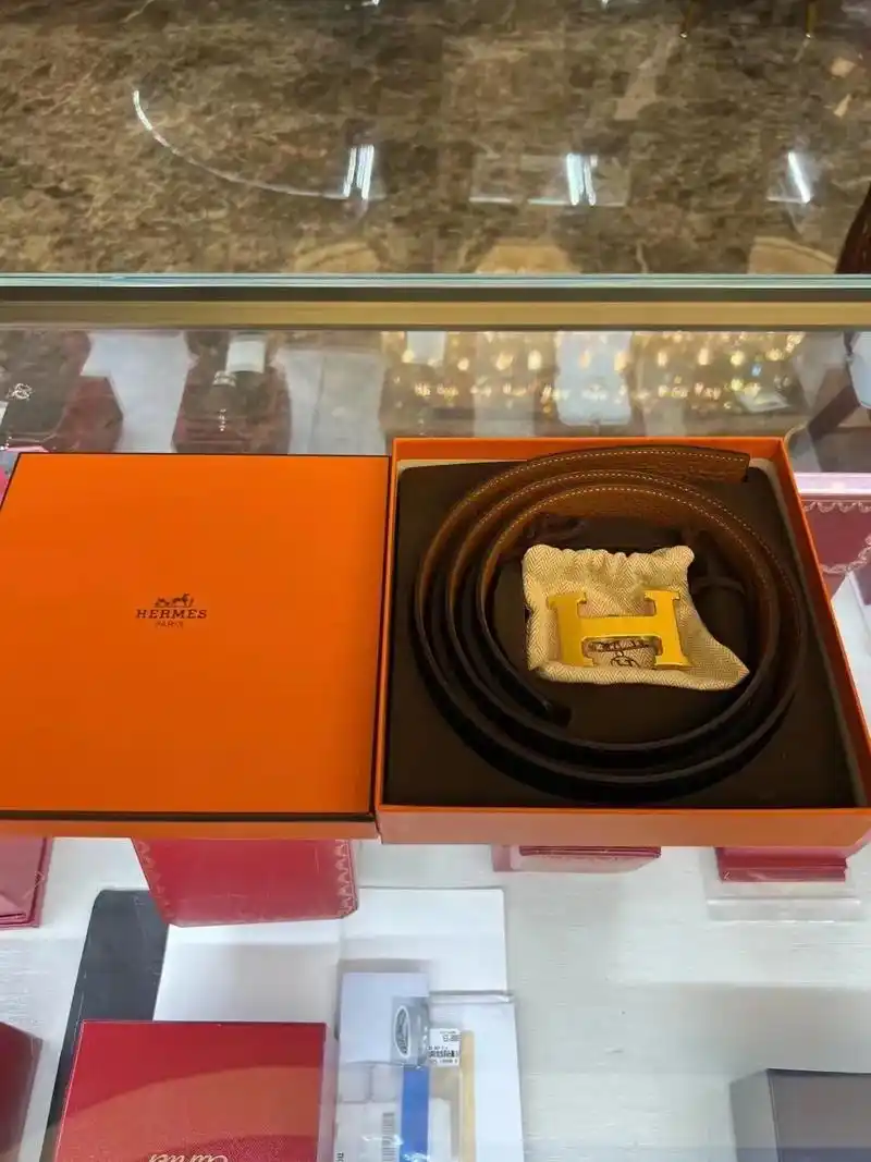 爱马仕男士腰带,双面用.98新!爱马仕男士腰带,双面 - 抖音