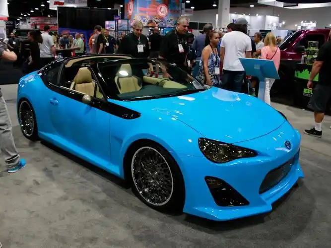 敞篷版丰田86终于来了30万的车说切就切真任性