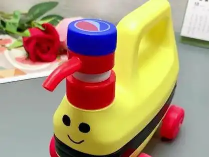 洗洁精用完不要丢,和瓶盖组合变身玩具小车,孩子爱不释手#变废为宝