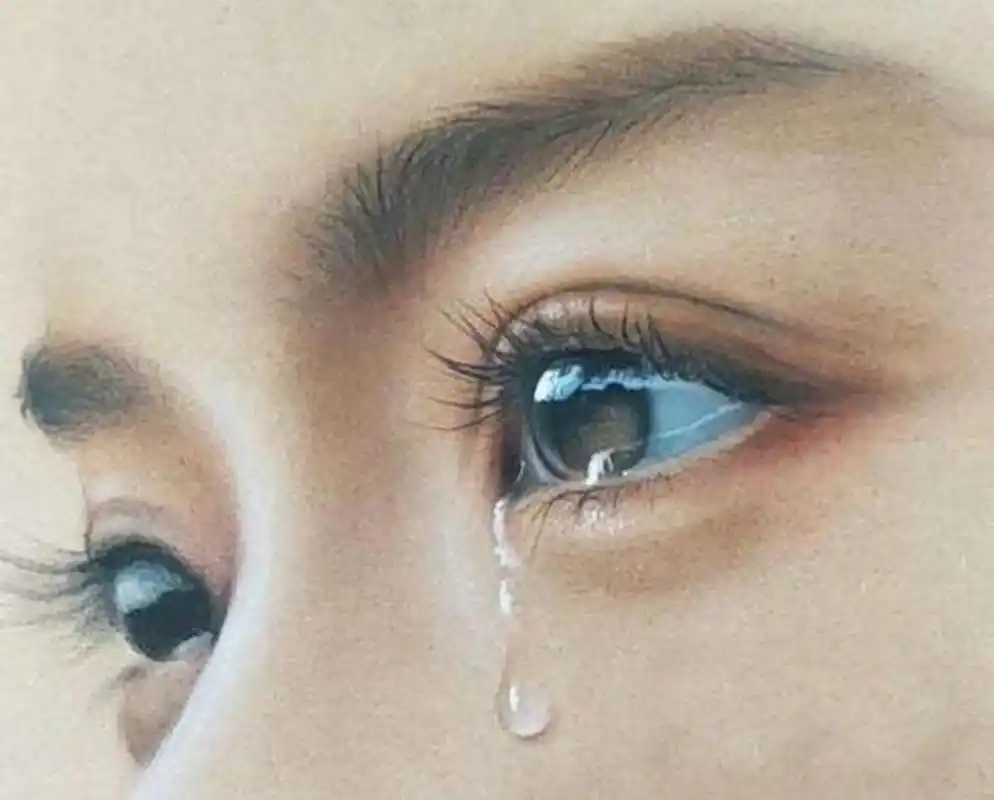 经常用眼睛看电脑,玩手机,时间长了眼睛就会发干发涩,模糊不清.