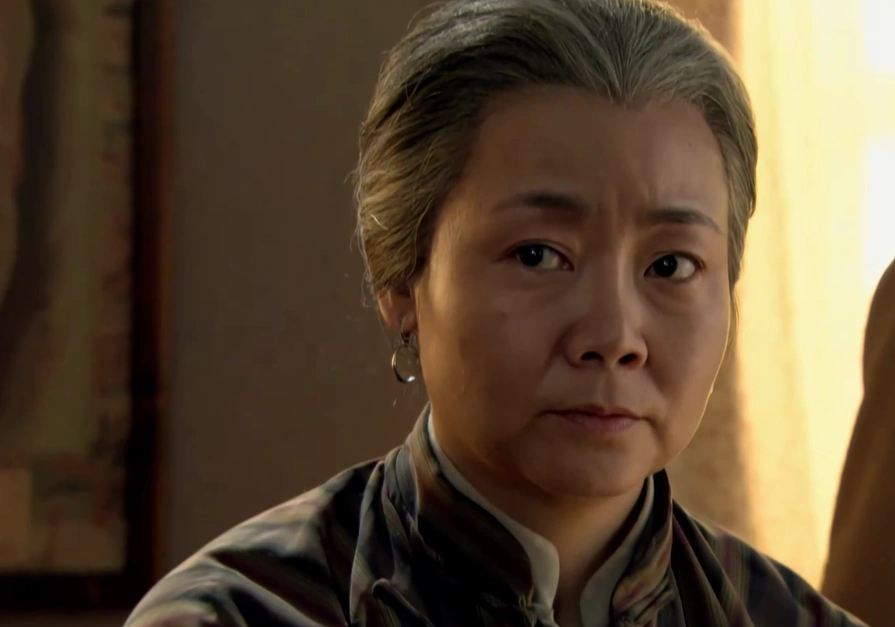 电视剧闯关东朱开山妻子文他娘扮演者萨日娜精美剧照图片