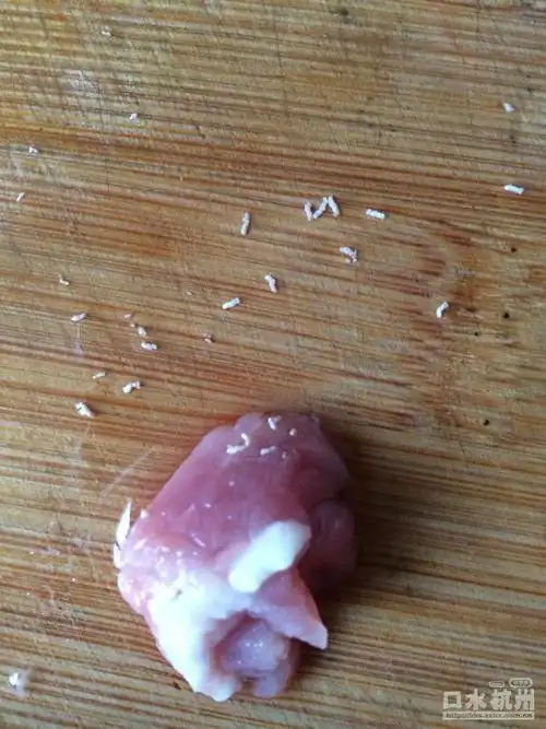 小河农贸市场买的猪肉里面都是寄生虫