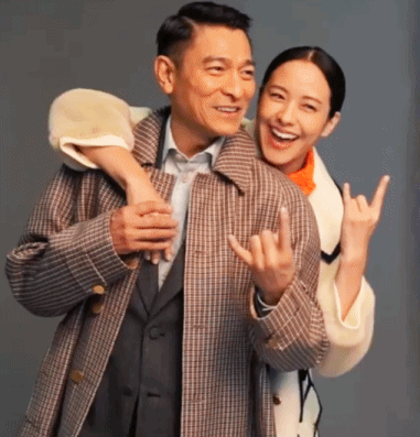 刘德华和林嘉欣合拍大片连换4套西装造型57岁依旧帅气不减当年