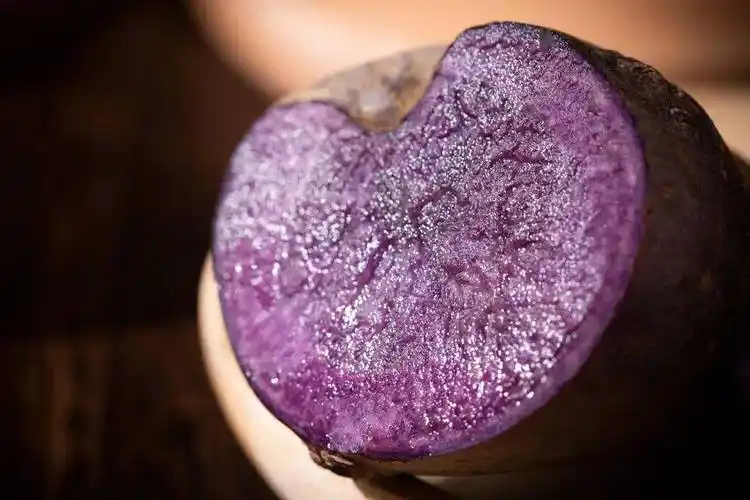 吃了20多年的土豆,你一定没吃过黑土豆!香甜软糯,一口就沦陷