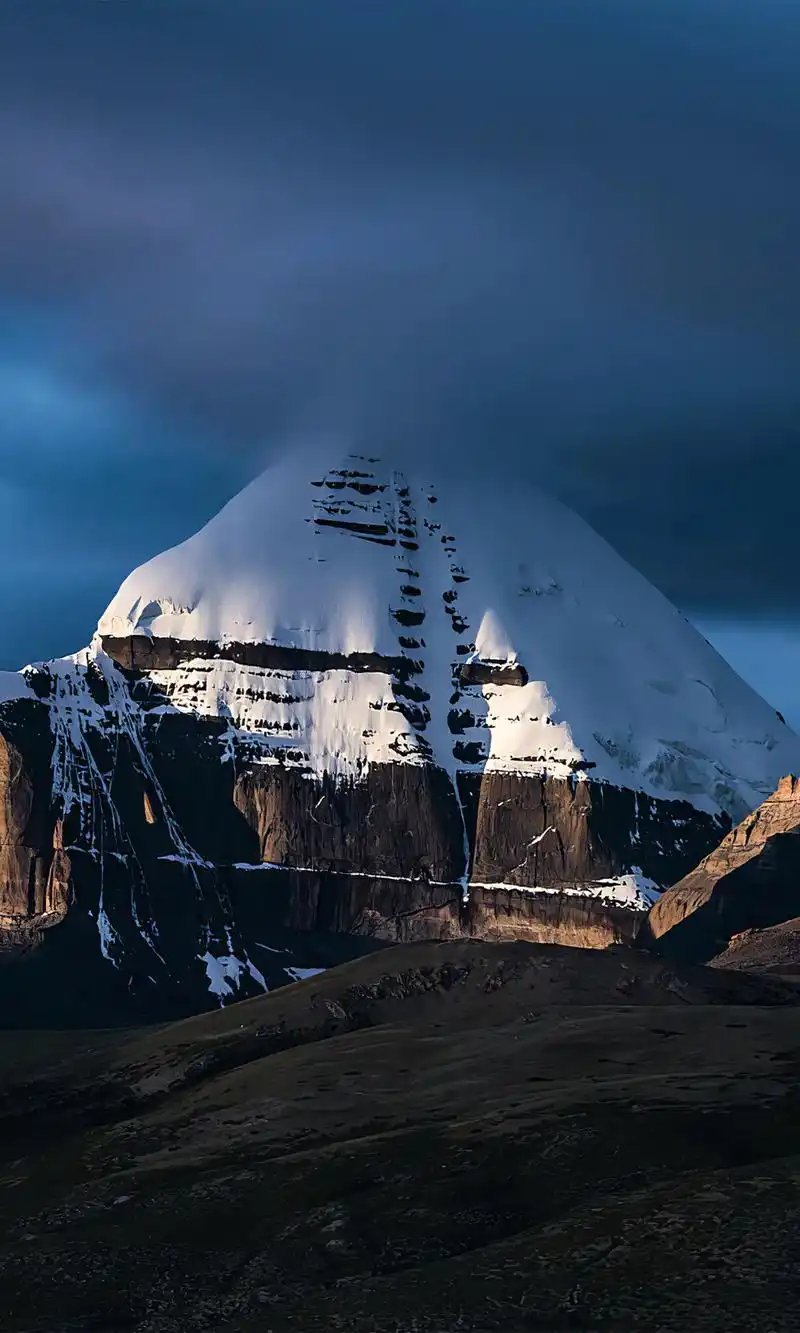 冈仁波齐峰,通称雪灵山,藏语意为"神灵之山",著名的佛教圣地 - 抖音