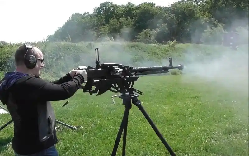 12.7mm德什卡重机枪_哔哩哔哩_bilibili