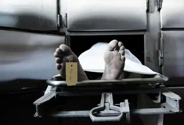 为何遗体送进太平间时要脱掉衣服看似荒谬背后原因令人揪心