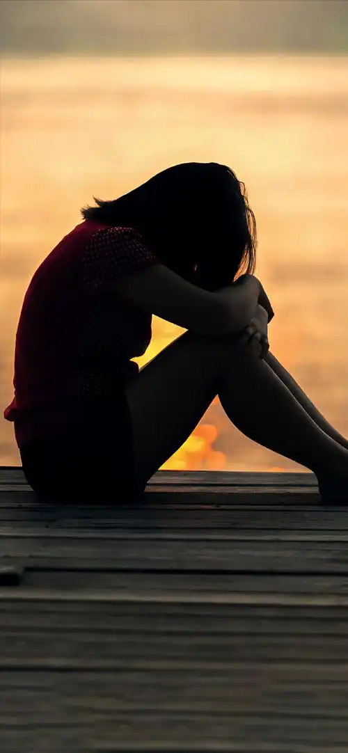 悲伤女孩景深壁纸