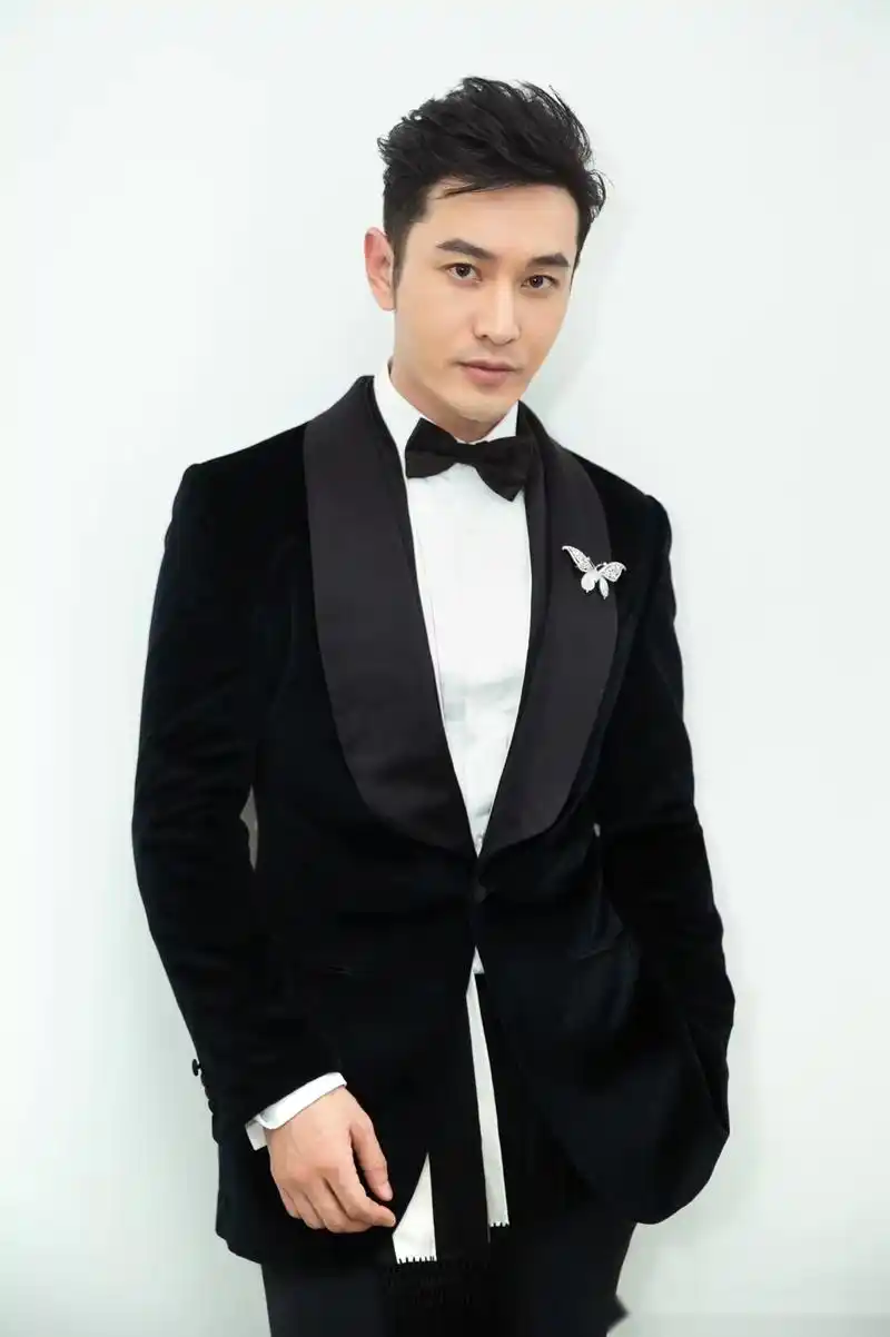 闭幕式暨颁奖典礼,黄晓明红毯亮相帅气优雅,歌声婉转动听,余音缭绕.