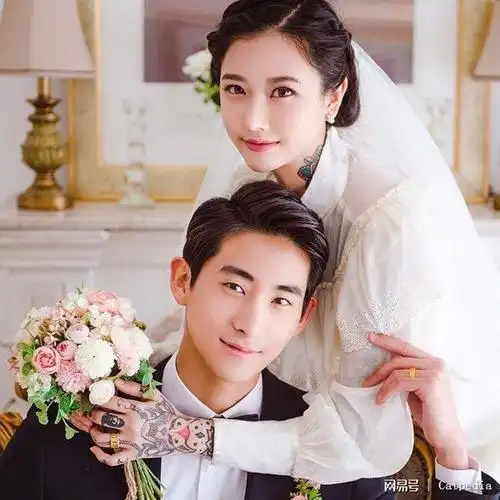 可以说是多才多艺了↓lina ahn就读于艺术学校,平时不仅给人纹身,也会