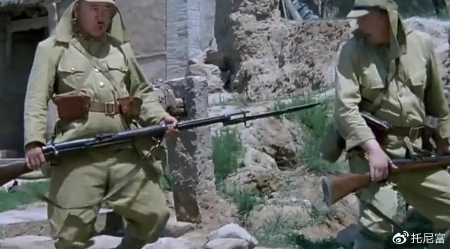 日本鬼子六件套:小矮个,罗圈腿,小钢盔,大屁帘,三八枪与仁丹胡